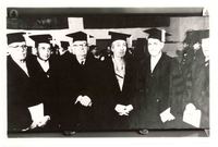 [Titulo "Doctor Honoris Causa"]  [fotografía].