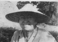 [Gabriela en Chichen Itzá]  [fotografía].