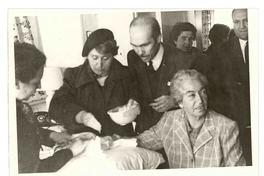 [Gabriela Mistral y Laura Rodig]  [fotografía].