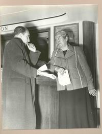 [Gabriela Mistral rumbo a Italia]  [fotografía].