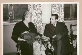 [Gabriela Mistral a su llegada a Génova]  [fotografía].