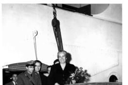 [Gabriela Mistral a su llegada a Génova]  [fotografía].