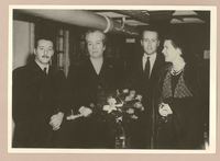 [Gabriela Mistral y Doris Dana rumbo a Italia]  [fotografía].