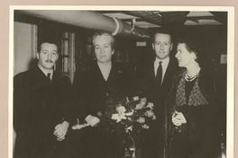 [Gabriela Mistral y Doris Dana rumbo a Italia]  [fotografía].