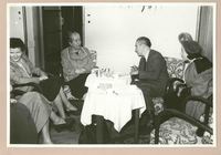 [Gabriela Mistral y Doris Dana rumbo a Italia]  [fotografía].