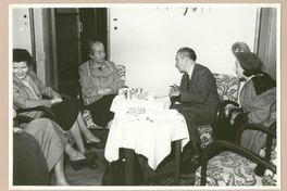 [Gabriela Mistral y Doris Dana rumbo a Italia]  [fotografía].