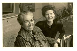 [Gabriela Mistral y Doris Dana en Rapallo]  [fotografía].