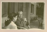 [Gabriela Mistral junto a una amiga en Rapallo]  [fotografía].