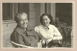 [Gabriela Mistral y Matilde Ladrón de Guevara en Rapallo]  [fotografía].