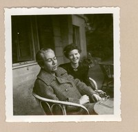 [Gabriela Mistral y Doris Dana en Rapallo]  [fotografía].