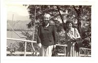 [Gabriela Mistral y Doris Dana en Rapallo]  [fotografía].