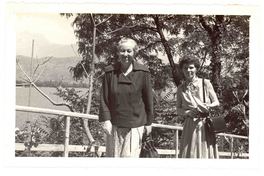 [Gabriela Mistral y Doris Dana en Rapallo]  [fotografía].