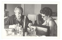 [Gabriela Mistral y Doris Dana en Rapallo]  [fotografía].
