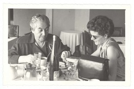 [Gabriela Mistral y Doris Dana en Rapallo]  [fotografía].