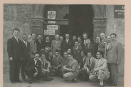 [Gabriela Mistral y Doris Dana junto a miembros de la Associazione Culturale Italo-Ispanica de Trento]  [fotografía].