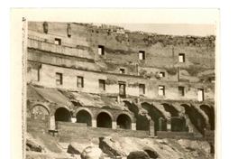 [Gabriela Mistral y Doris Dana en el Coliseo de Roma]  [fotografía].