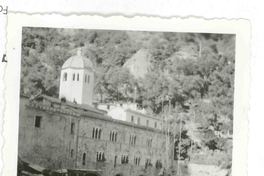 [Iglesia de Santa Margarita en Vernazza]  [fotografía].