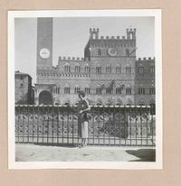 [Doris Dana en Florencia]  [fotografía].