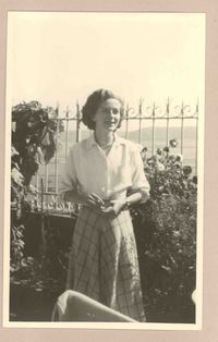 [Amiga de Doris Dana en Italia]  [fotografía].