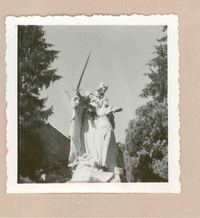 [La Vírgen María y la Santa Juana de Arco]  [fotografía].