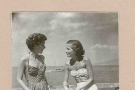 [Doris Dana y una amiga en Italia]  [fotografía].