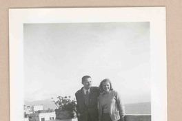 [Amigos de Gabriela Mistral y Doris Dana en Nápoles]  [fotografía].