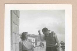 [Amigos de Gabriela Mistral y Doris Dana en Nápoles]  [fotografía].