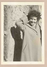 [Doris Dana en Pompeya]  [fotografía].