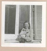 [Amiga de Gabriela Mistral y Doris Dana en Italia]  [fotografía].