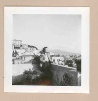 [Doris Dana en Nápoles]  [fotografía].