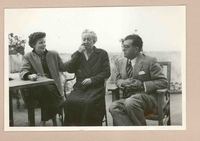[Gabriela Mistral, Doris Dana y Radomiro Tomic en Nápoles]  [fotografía].