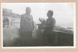 [Gabriela Mistral y Anita de Suazo en Nápoles]  [fotografía].