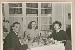 [Doris Dana y dos amigos en Italia]  [fotografía].