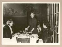 [Doris Dana y dos amigos en Italia]  [fotografía].