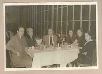 [Gabriela Mistral y amigos en Italia]  [fotografía].