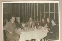 [Gabriela Mistral y amigos en Italia]  [fotografía].