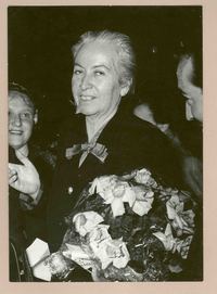 [Gabriela Mistral y Berta Singerman en la conferencia sobre Alfonsina Storni en Roma]  [fotografía].