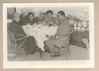 [Gabriela Mistral y Doris Dana junto a Radomiro Tomic y Olaya Errázuriz en Italia]  [fotografía].