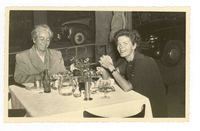 [Gabriela Mistral y Doris Dana en Italia]  [fotografía].