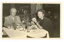 [Gabriela Mistral y Doris Dana en Italia]  [fotografía].