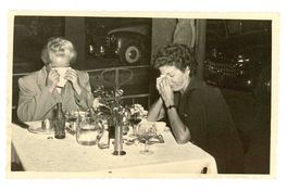 [Gabriela Mistral y Doris Dana en Italia]  [fotografía].