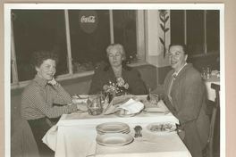 [Gabriela Mistral, Doris Dana y Marina Núñez del Prado en Italia]  [fotografía].