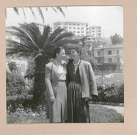 [Doris Dana y Marina Núñez del Prado en Italia]  [fotografía].