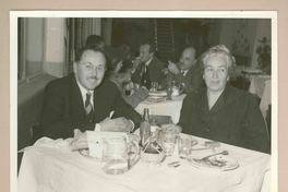 [Gabriela Mistral junto a Fernando Jiménez en Italia]  [fotografía].