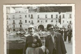 [Doris Dana y Marina Núñez del Prado en Italia]  [fotografía].
