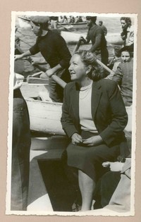 [Amiga de Doris Dana en Italia]  [fotografía].