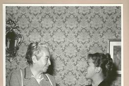 [Gabriela Mistral junto a una amiga en Nápoles]  [fotografía].