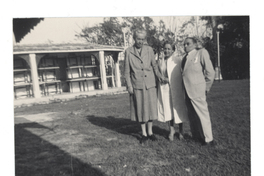 [Gabriela Mistral en Cuba]  [fotografía].