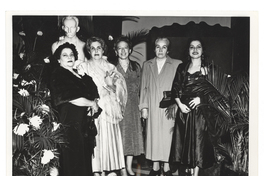 [Gabriela Mistral en Cuba]  [fotografía].