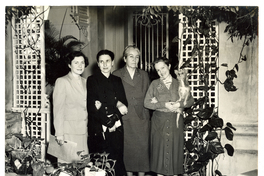 [Gabriela Mistral en Cuba]  [fotografía].